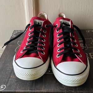 Converse All*Star size 10 men’s and 12 women’s color RED excellent condition.